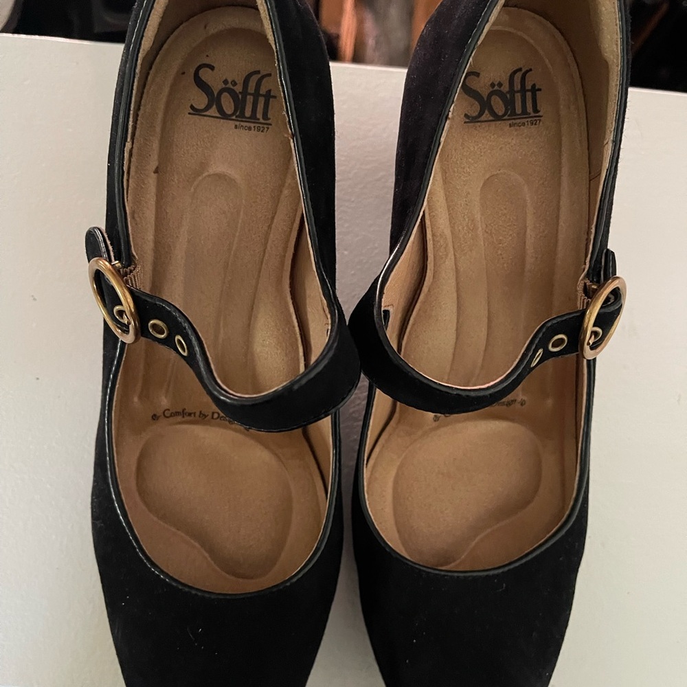 “Sofft” Black Heels with Suede Finish and Strap
